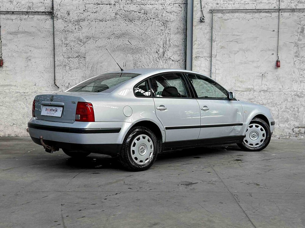 Volkswagen Passat 1.9 TDI Trendline 90hp 2000, 06-FD-FF