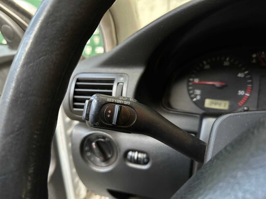 Volkswagen Passat 1.9 TDI Trendline 90pk 2000, 06-FD-FF