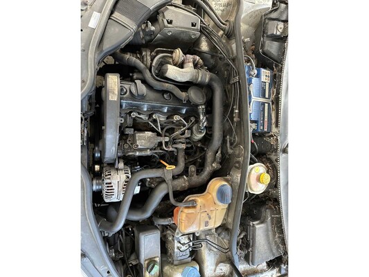 Volkswagen Passat 1.9 TDI Trendline 90pk 2000, 06-FD-FF