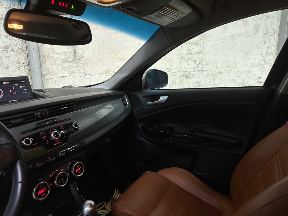 Alfa Romeo Giulietta 1.4 T Distinctive 170hp 2011, 12-RRR-7