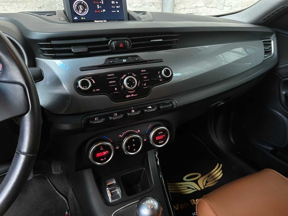 Alfa Romeo Giulietta 1.4 T Distinctive 170hp 2011, 12-RRR-7