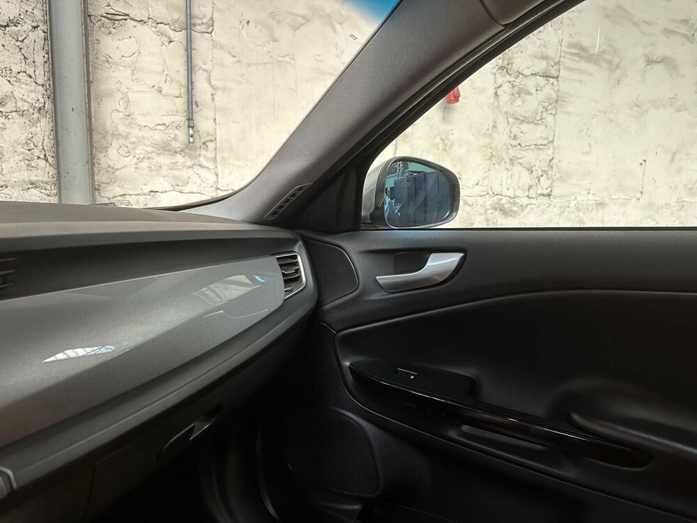 Alfa Romeo Giulietta 1.4 T Distinctive 170hp 2011, 12-RRR-7