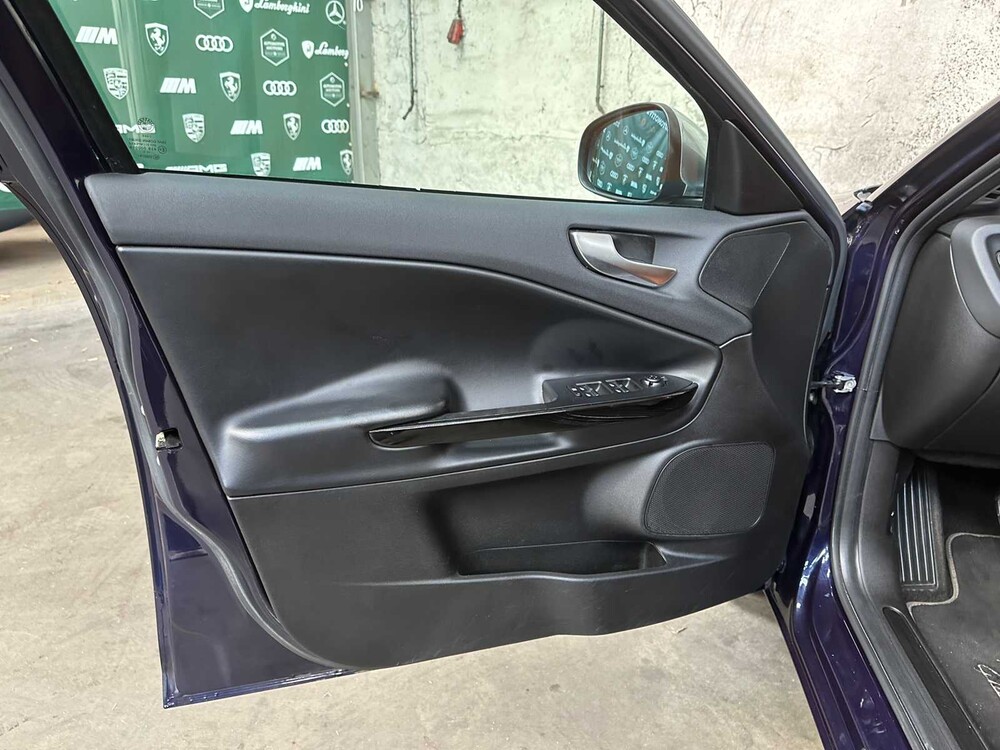 Alfa Romeo Giulietta 1.4 T Distinctive 170hp 2011, 12-RRR-7