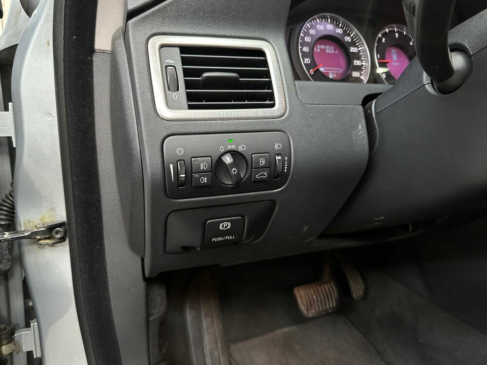 Volvo V70 2.4D Momentum 175hp 2010, 48-KXP-9