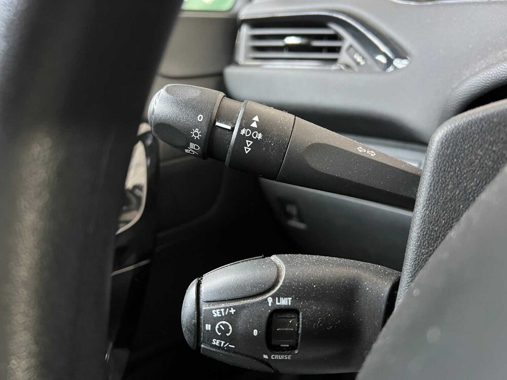 Peugeot 208 1.2 VTi Blue Lease 82hp 2012, 29-XTP-8