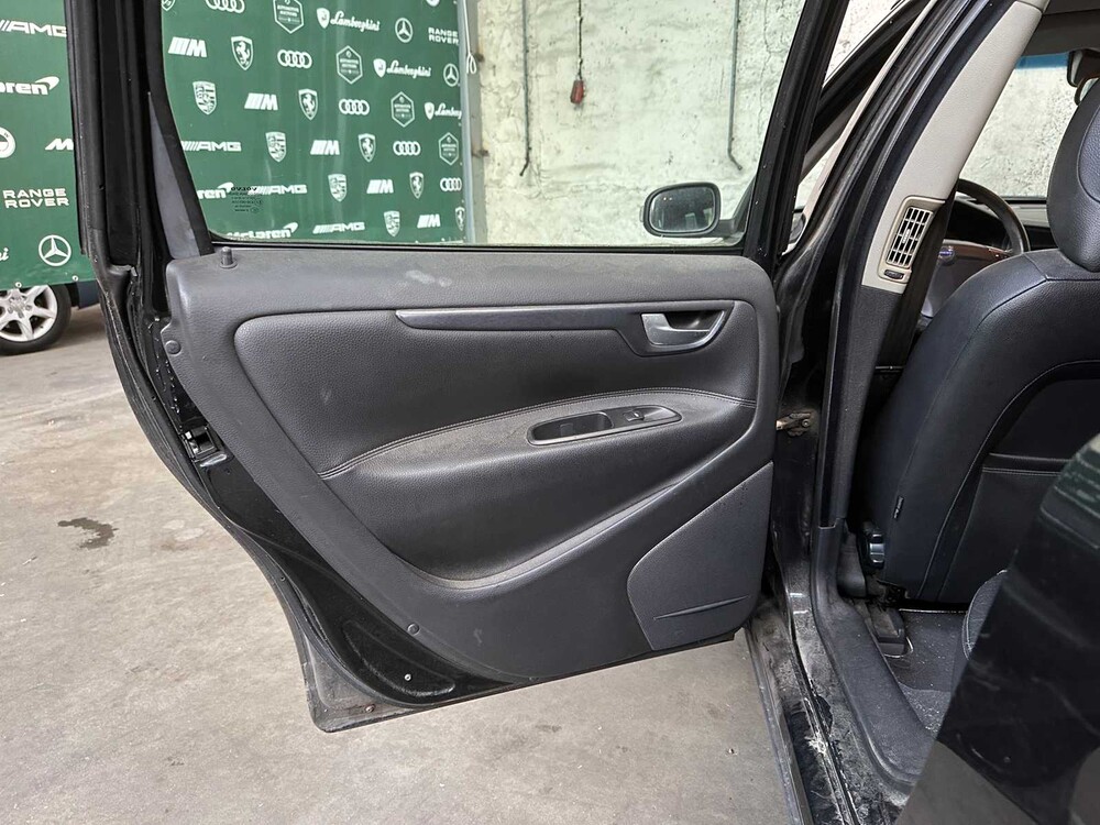 Volvo V70 2.4 SUPREME 170hp 2006, 20-RHB-1