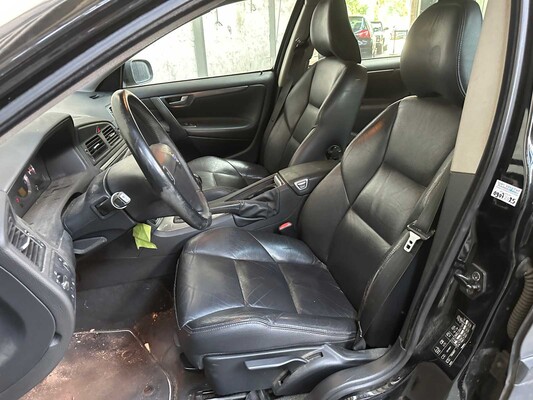 Volvo V70 2.4 SUMMUM 170pk 2006, 20-RHB-1