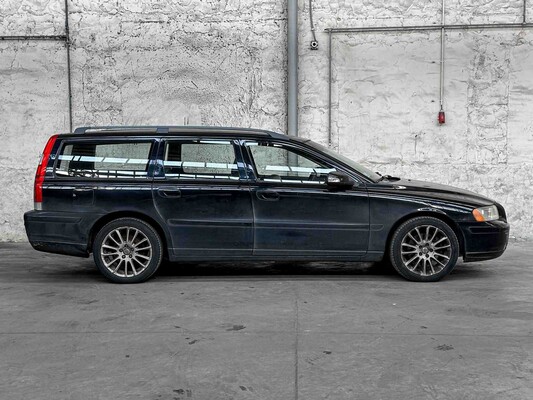 Volvo V70 2.4 SUMMUM 170pk 2006, 20-RHB-1