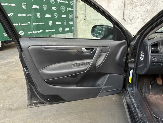 Volvo V70 2.4 SUMMUM 170pk 2006, 20-RHB-1