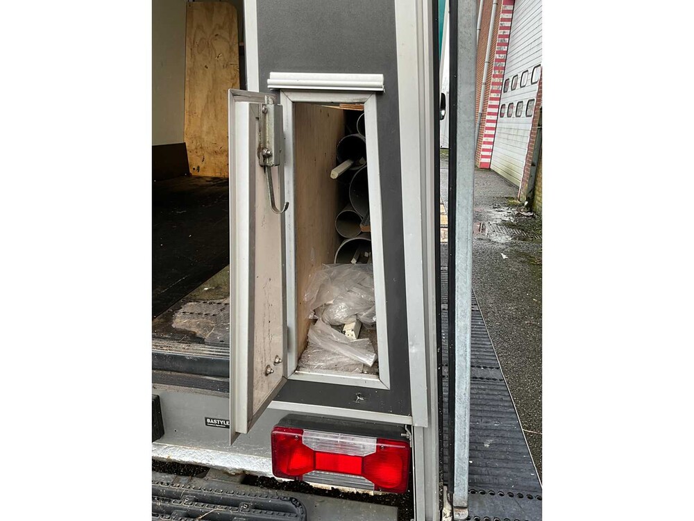 Iveco 50-C17 Glass truck with workshop equipment and glass racks (electrically lockable) 185996km Year of manufacture: 2016, 34-BHD-8