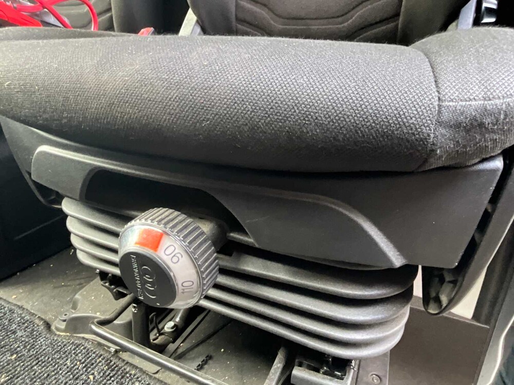 Iveco 50-C17 Glass truck with workshop equipment and glass racks (electrically lockable) 185996km Year of manufacture: 2016, 34-BHD-8