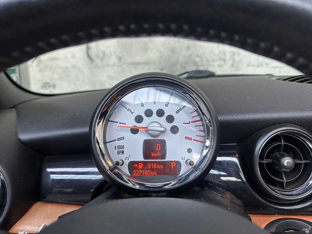 Mini Cooper S Chile Cabriolet 1.6 184hp 2010 (automatic), 42-NVF-9