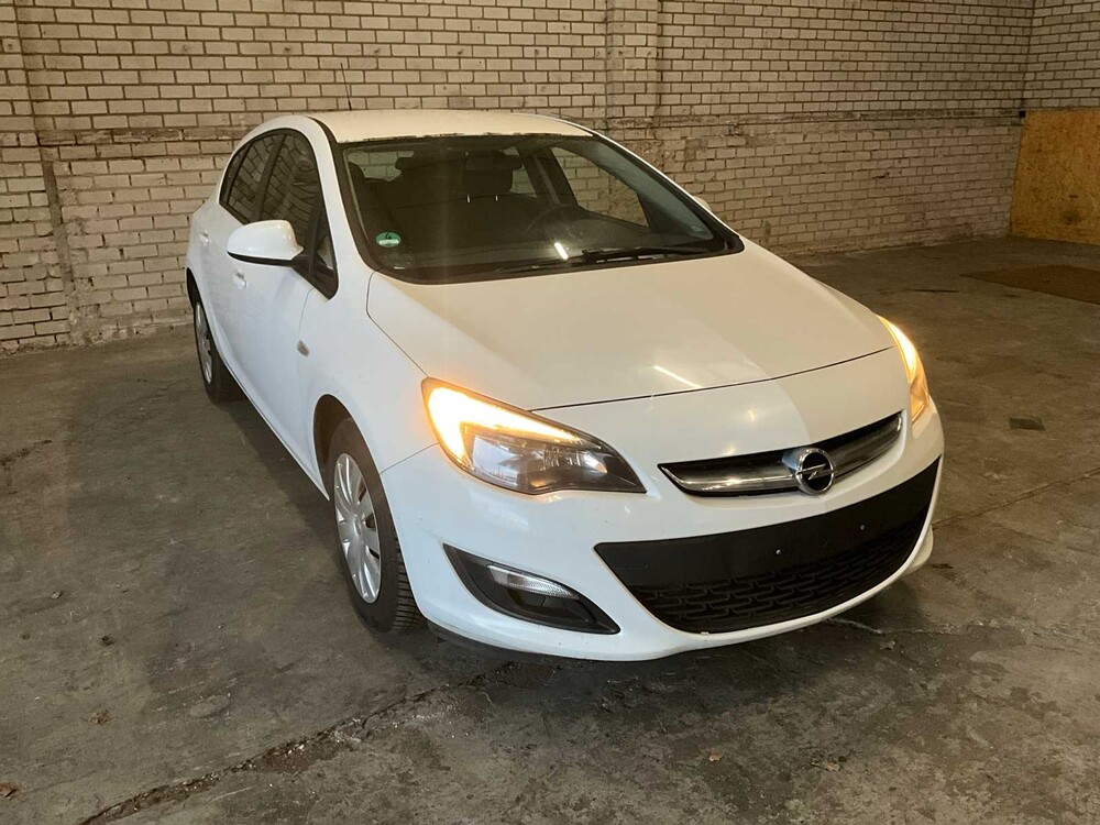 Opel Astra 210073KM Year: 2012