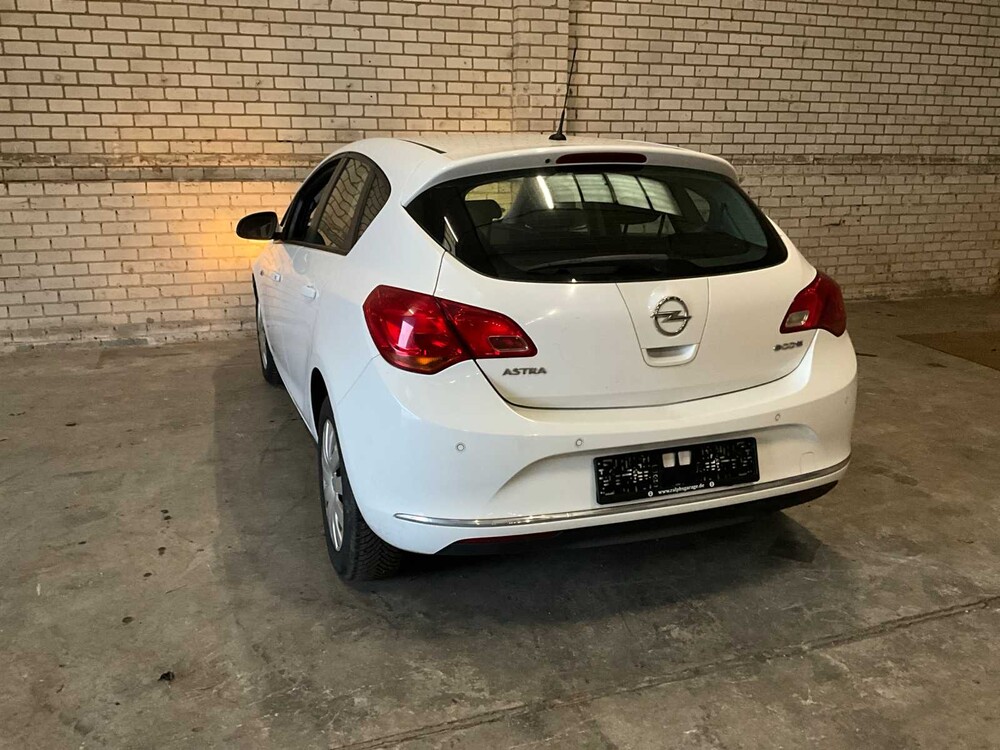 Opel Astra 210073KM Year: 2012
