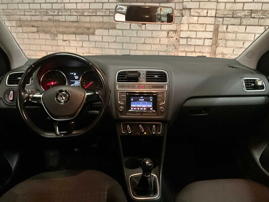 Volkswagen Polo Comfortline 149.215km Bouwjaar: 2015, RG-236-N