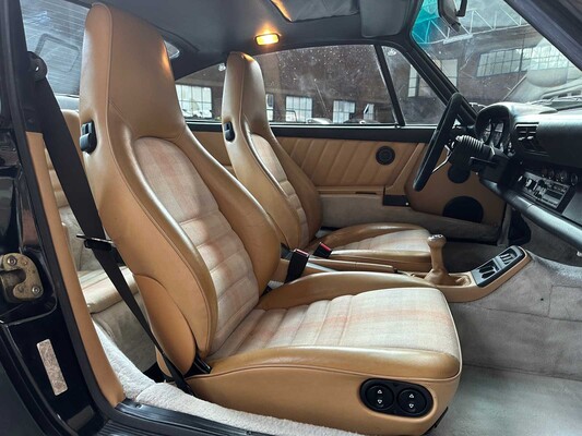 Porsche 964 Carrera 4 3.6 911 Coupe 250hp 1989 Oldtimer