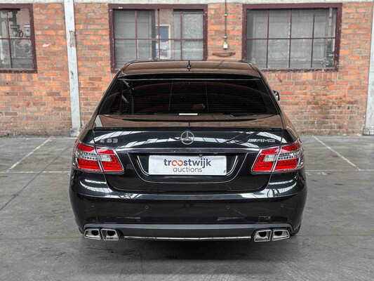 Mercedes-Benz E500 AMG 5.5 V8 388hp 2010 Youngtimer