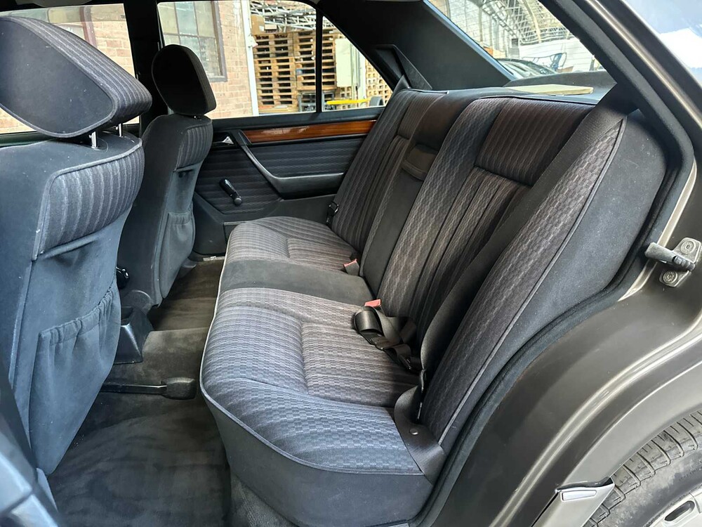 Mercedes-Benz 200E W124 2.0 122pk 1992