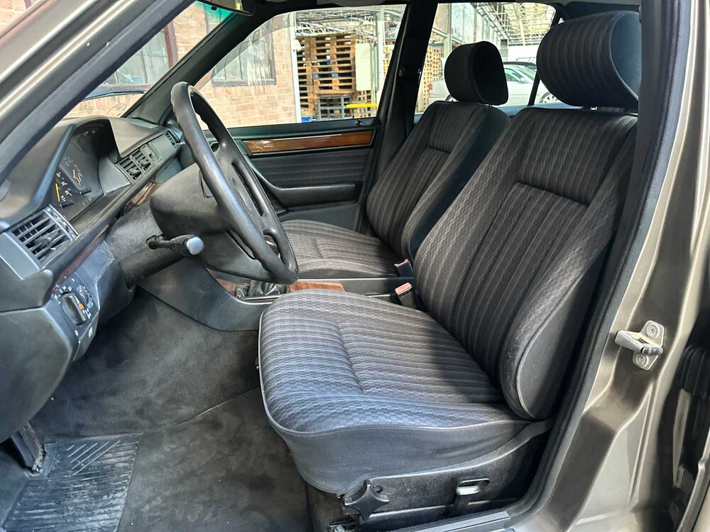 Mercedes-Benz 200E W124 2.0 122pk 1992