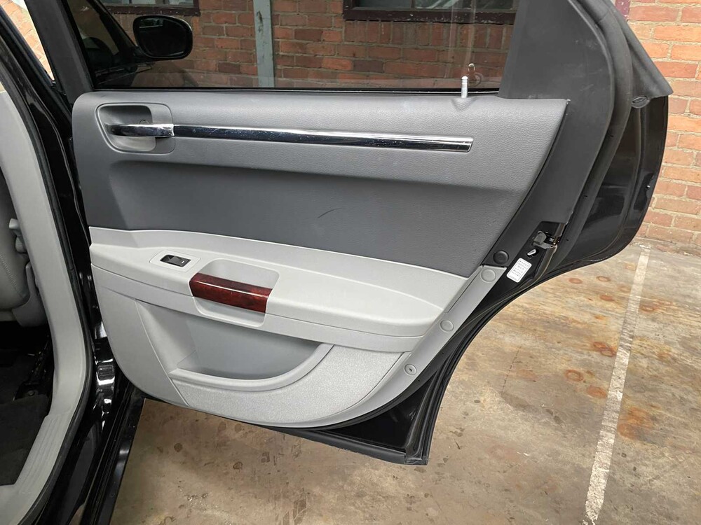 Chrysler 300C HEMI 5.7 V8 340pk 2005 Youngtimer