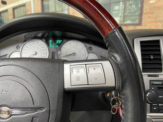 Chrysler 300C HEMI 5.7 V8 340hp 2005 Youngtimer
