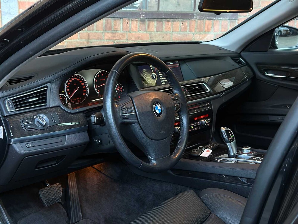 BMW ActiveHybrid7 F04 4.4 V8 465pk 2011