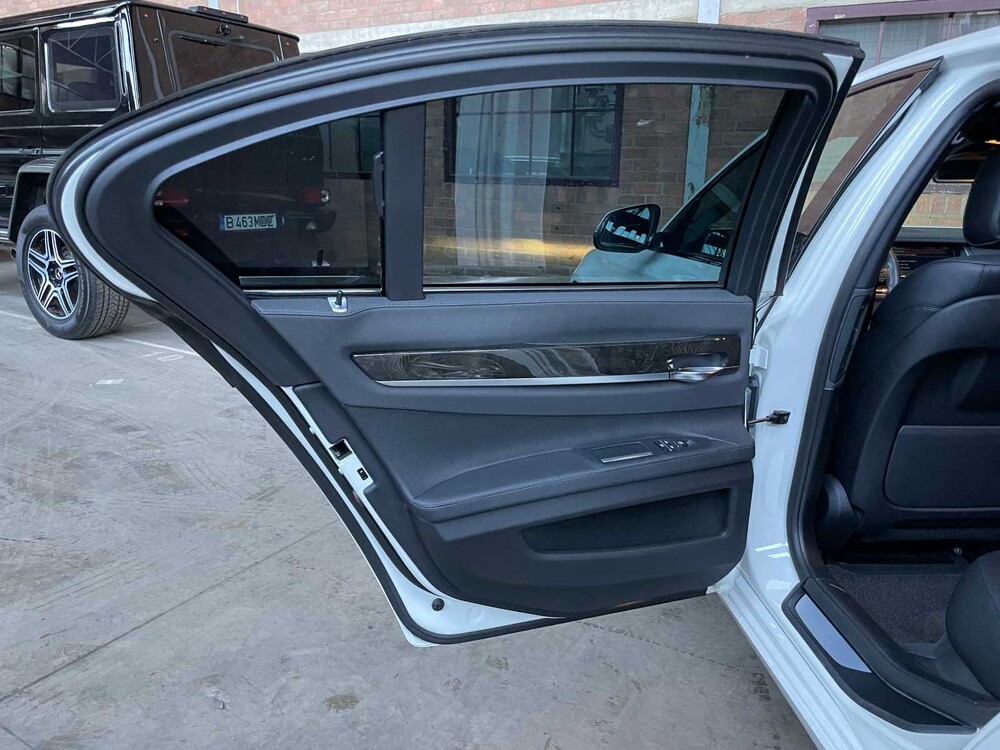 BMW ActiveHybrid7 M-Sport 3.0 L6 354pk 2014 7-serie 