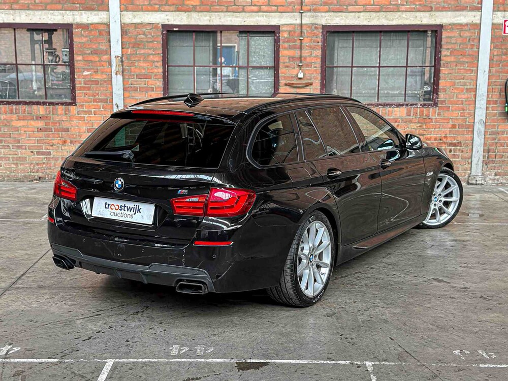 BMW 550i 4.4 V8 High Executive M-Sport F11 408pk 2011 5-serie Touring, HP-259-J
