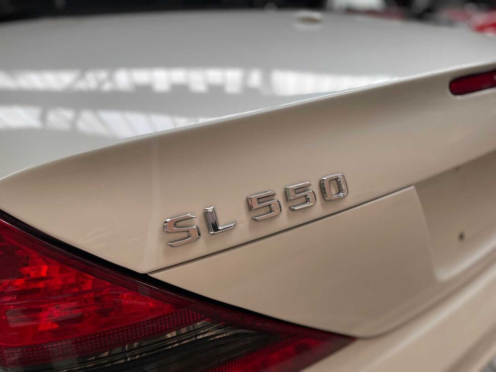 Mercedes-Benz SL550 AMG 5.5 V8 R230 382pk 2011