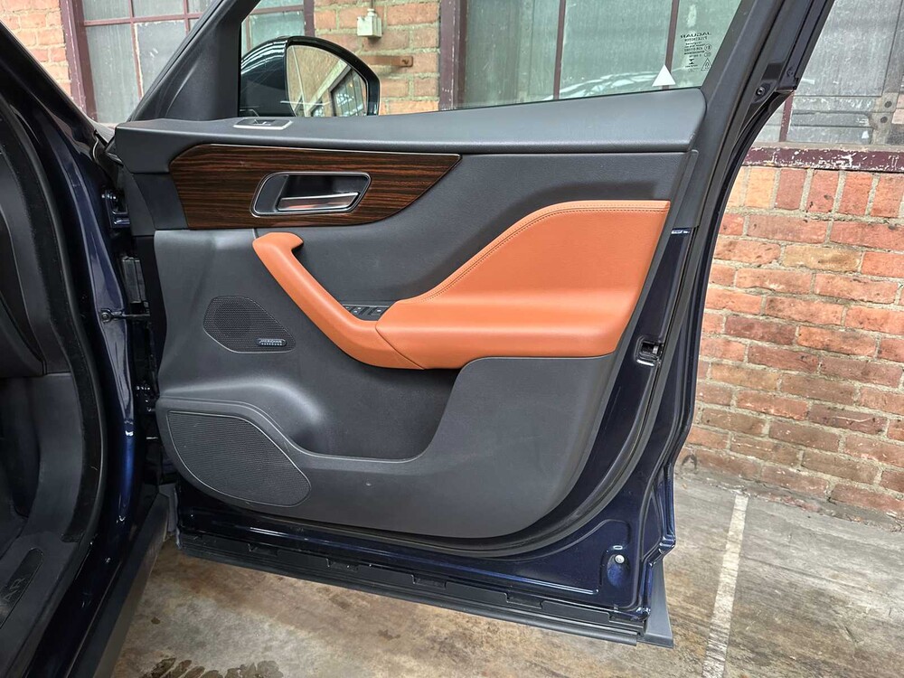 Jaguar F-PACE 2.0 Portfolio AWD 25d 241pk 2017, SV-524-B