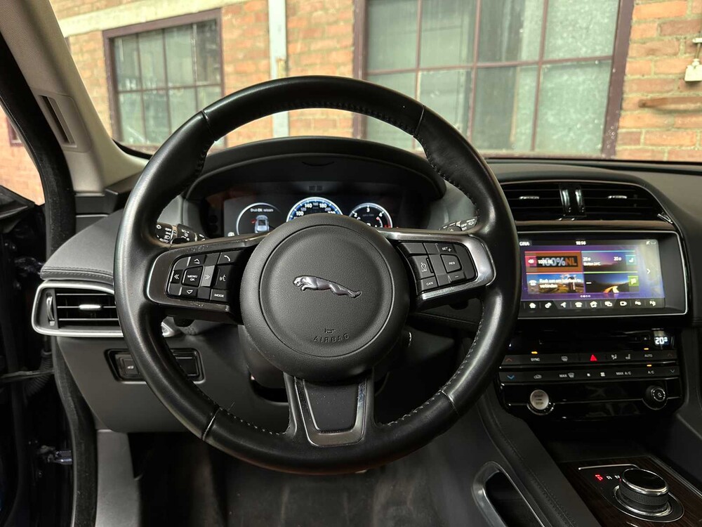 Jaguar F-PACE 2.0 Portfolio AWD 25d 241pk 2017, SV-524-B