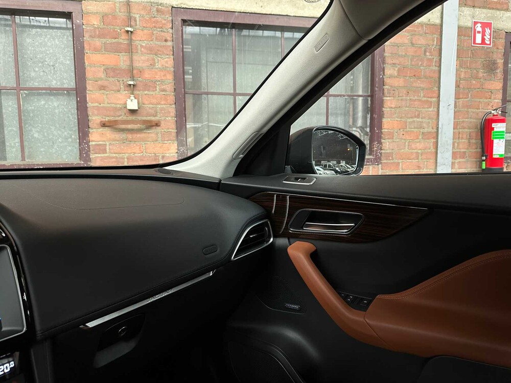 Jaguar F-PACE 2.0 Portfolio AWD 25d 241pk 2017, SV-524-B