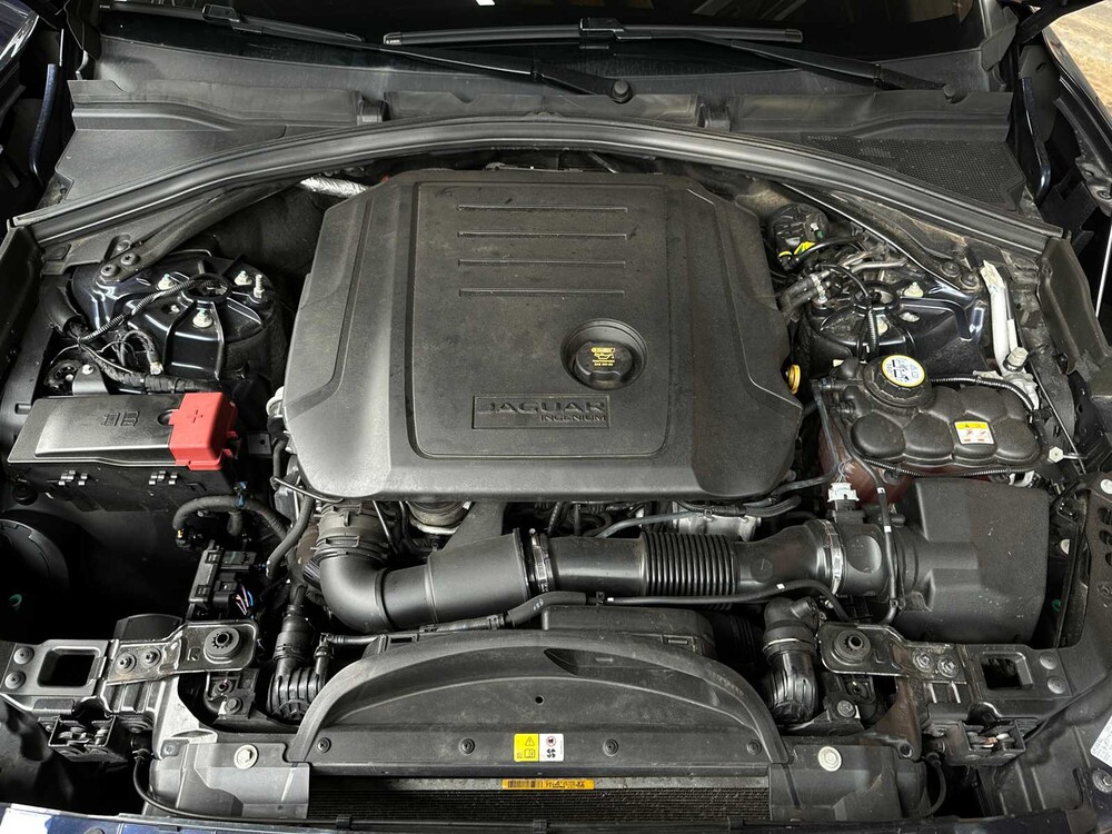 Jaguar F-PACE 2.0 Portfolio AWD 25d 241pk 2017, SV-524-B