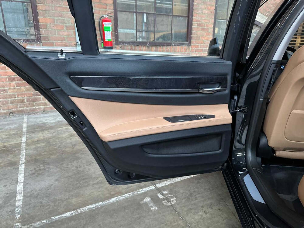 BMW ActiveHybrid7 F04 4.4 V8 465pk 2011