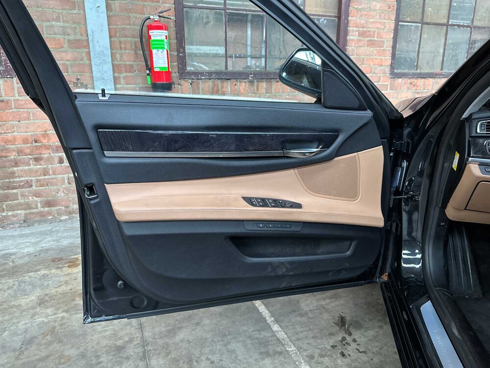 BMW ActiveHybrid7 F04 4.4 V8 465pk 2011