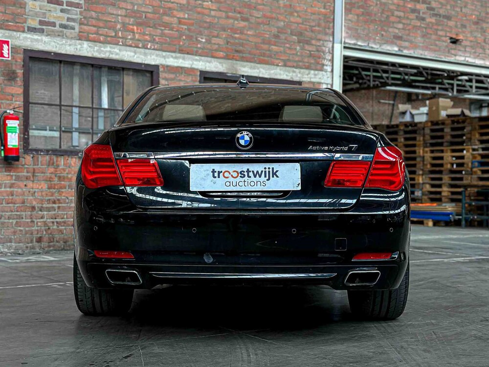 BMW ActiveHybrid7 F04 4.4 V8 465pk 2011