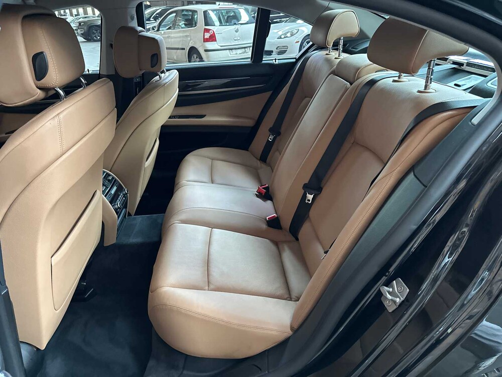 BMW ActiveHybrid7 F04 4.4 V8 465pk 2011