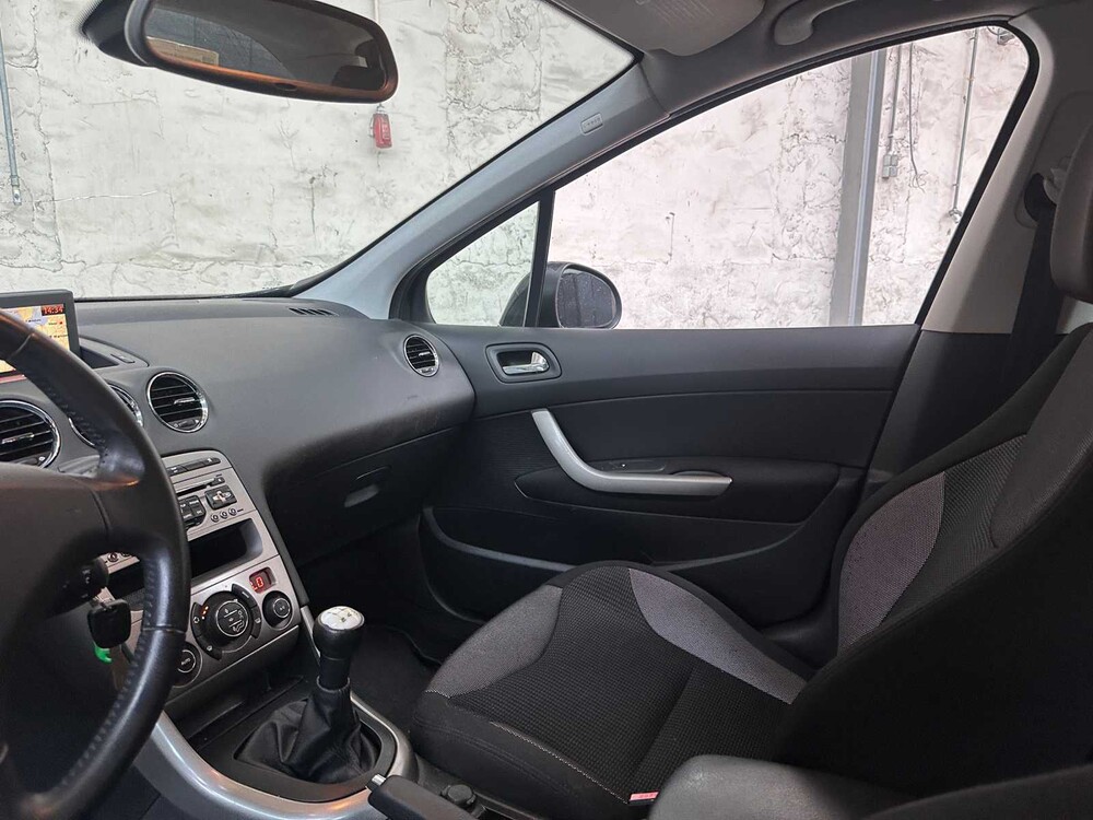 Peugeot 308 1.6 VTi Mill. 200 120PS 2011, 19-RJB-5