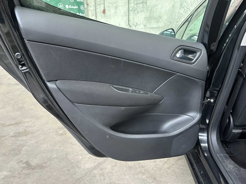 Peugeot 308 1.6 VTi Mill. 200 120PS 2011, 19-RJB-5