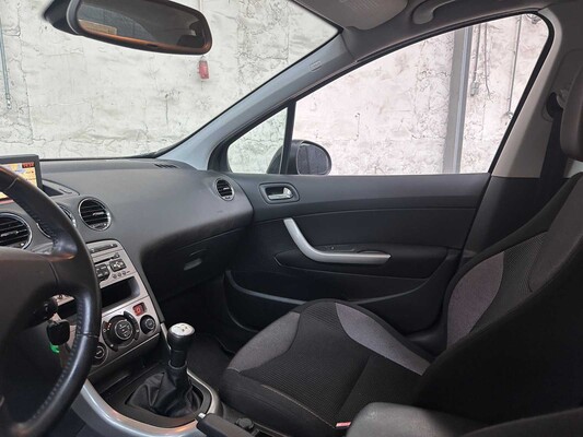 Peugeot 308 1.6 VTi Mill. 200 120pk 2011, 19-RJB-5