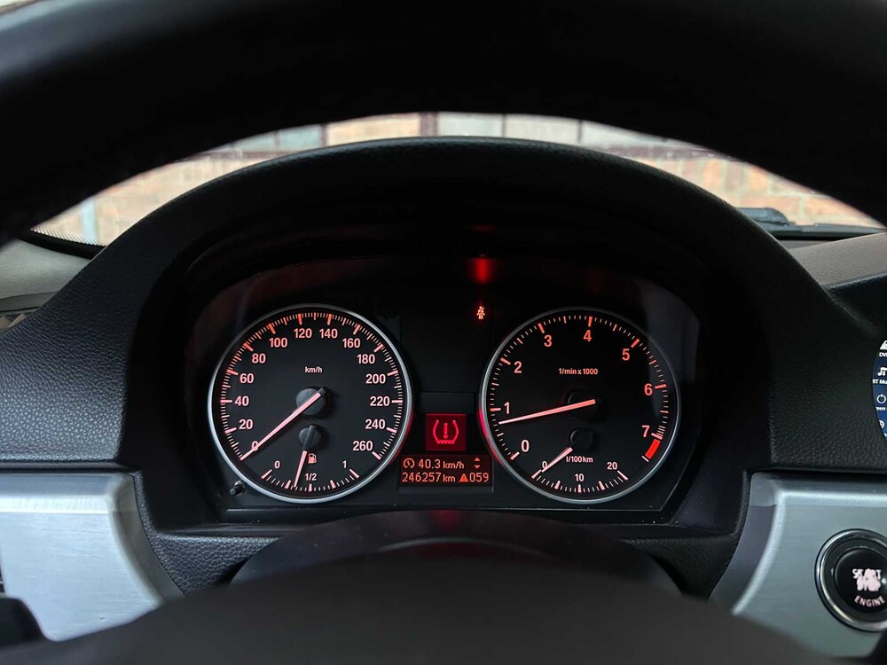 BMW 320i Corp.L.Min. Ed. 3er Coupé 163PS 2011, 86-SPS-8