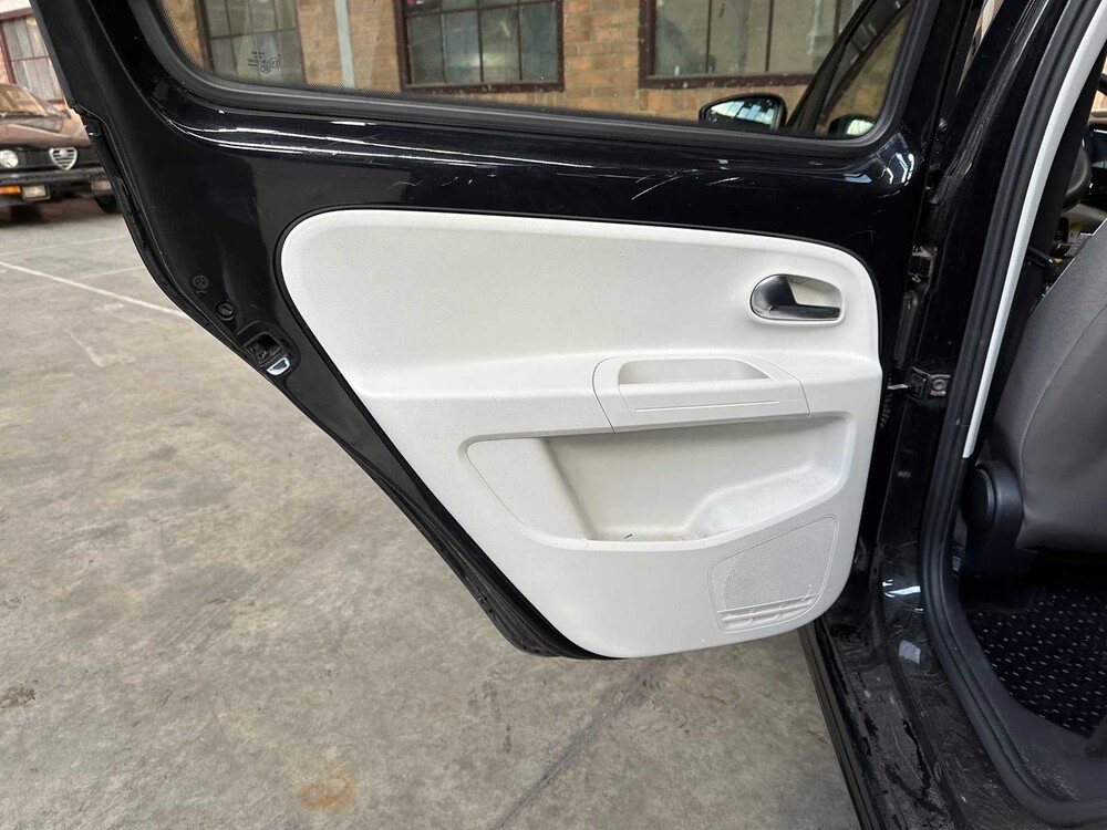 Volkswagen e-Up! 60kW Baujahr 2015, R-694-XD