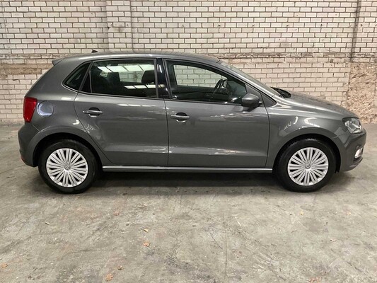 Volkswagen Polo Comfortline 149.215km Bouwjaar: 2015, RG-236-N