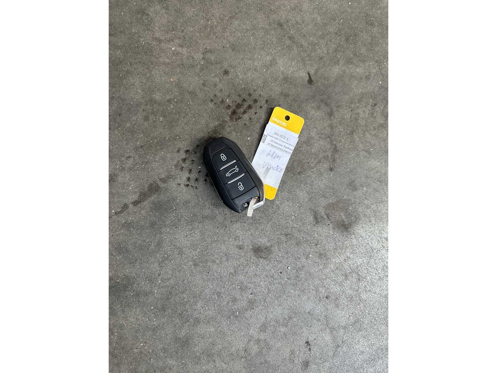 Peugeot 5008 1.6 PureT. BL. Prem. 181PS 2019, XH-072-L