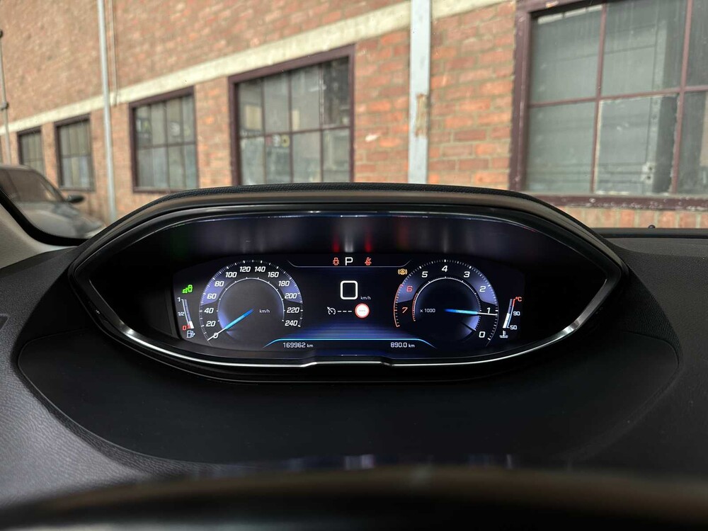 Peugeot 5008 1.2 PureTech Allure 131PS 2018 7-Sitzer, TX-880-H