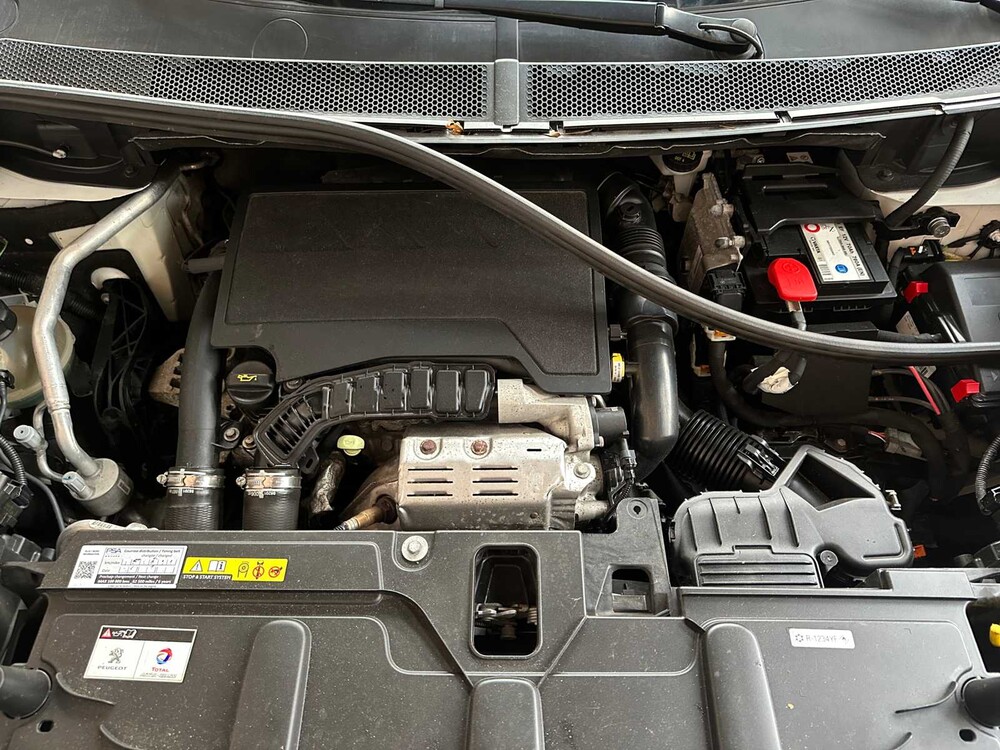 Peugeot 5008 1.2 PureTech Allure 131PS 2018 7-Sitzer, TX-880-H