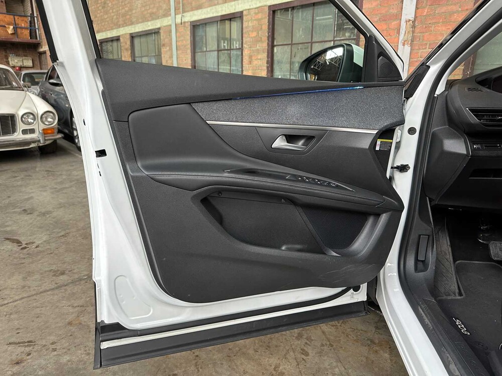 Peugeot 5008 1.2 PureTech Allure 131PS 2018 7-Sitzer, TX-880-H