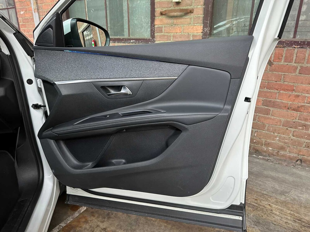 Peugeot 5008 1.2 PureTech Allure 131PS 2018 7-Sitzer, TX-880-H