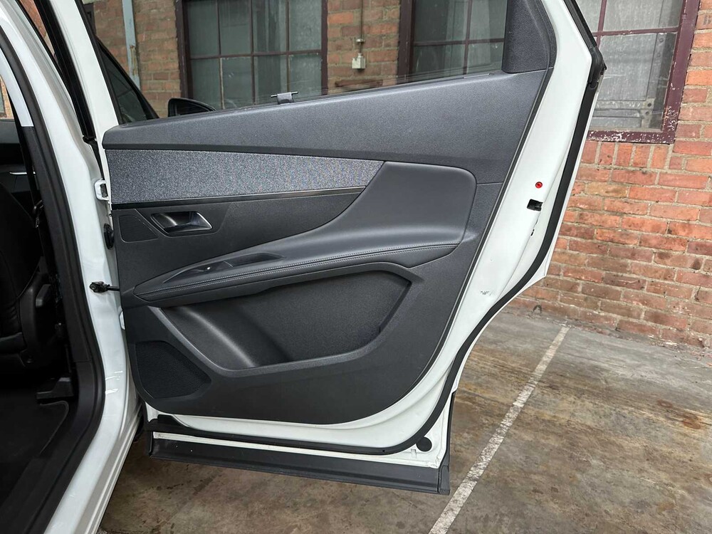 Peugeot 5008 1.2 PureTech Allure 131PS 2018 7-Sitzer, TX-880-H