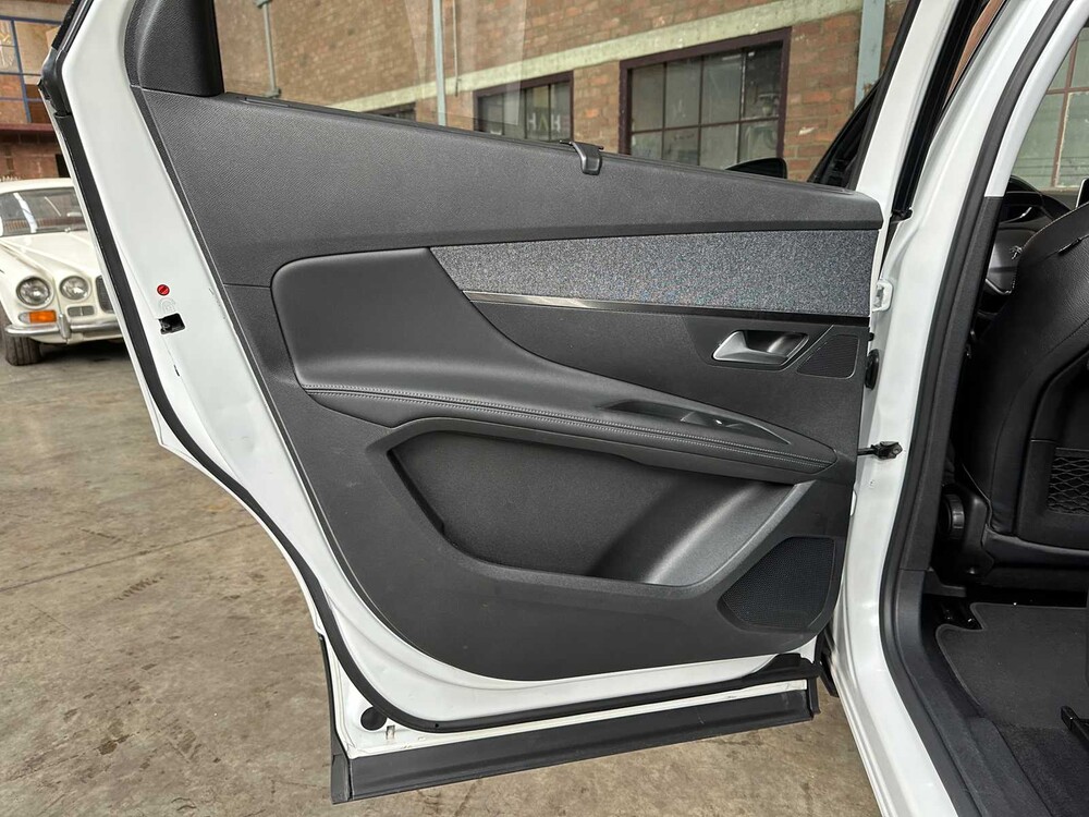 Peugeot 5008 1.2 PureTech Allure 131PS 2018 7-Sitzer, TX-880-H